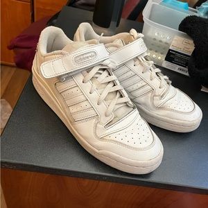 white forum low shoes